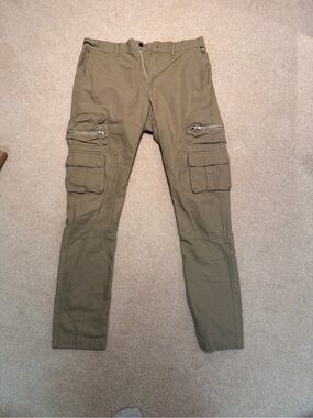 Slim Cargo Pants in Olive Green